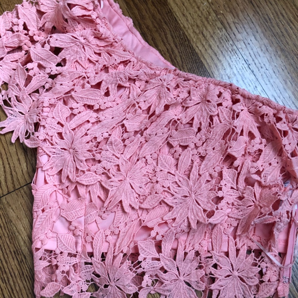 Lush lace XS crop top. Lined. NWOT. Peachy coral.